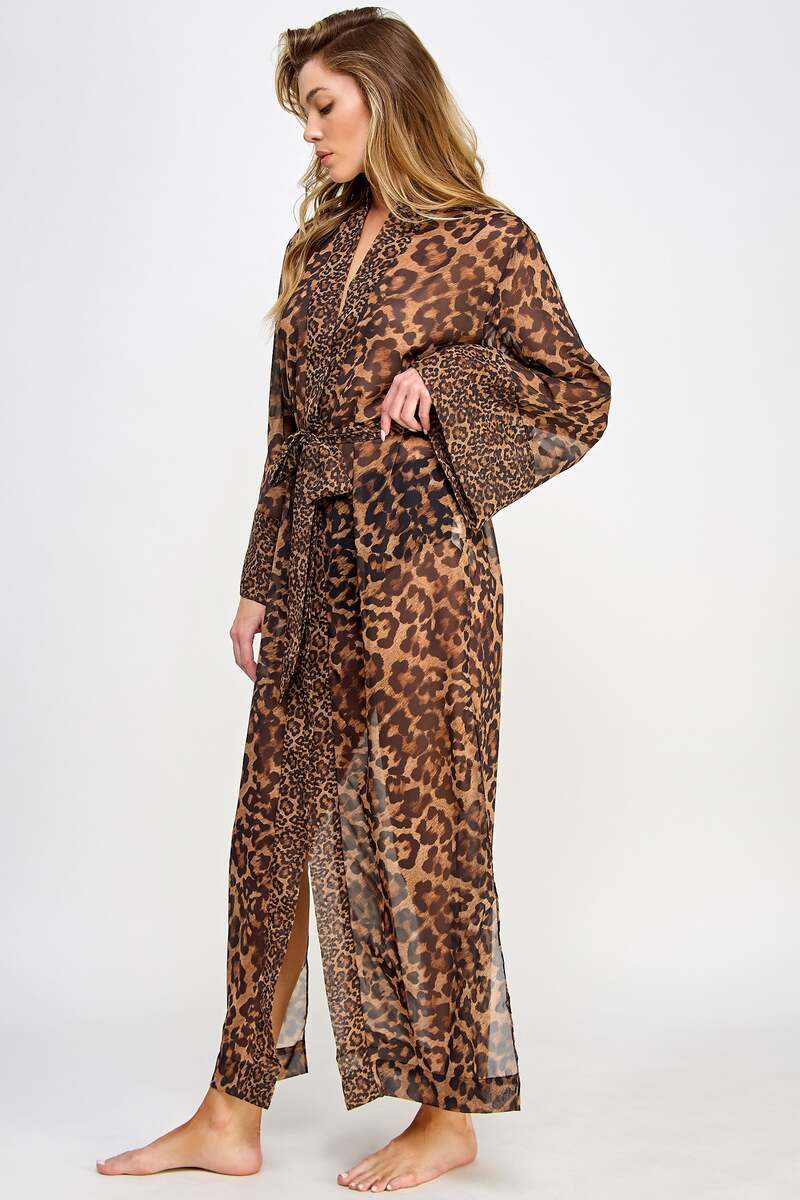 Juliana Robe Leopard Side Posing