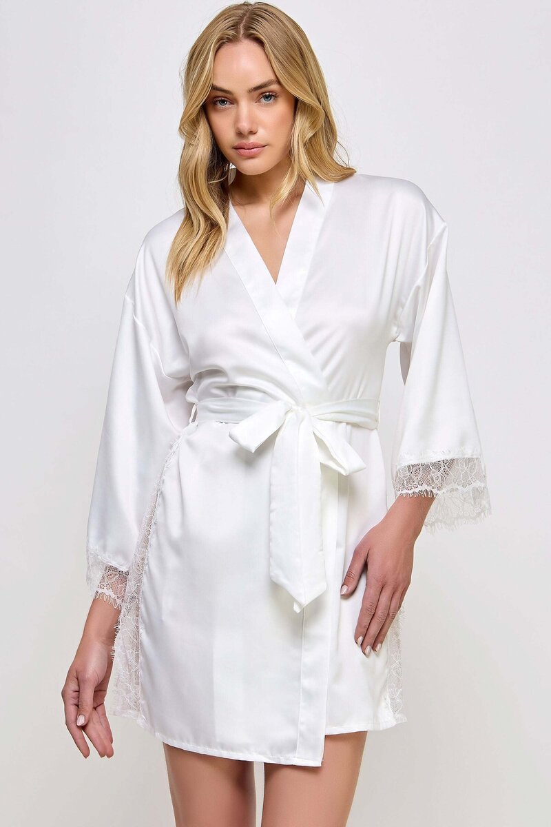 Gillian Robe White Front Closeup