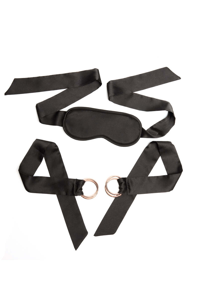 Blindfold & Ties Set Black Front Flat Layout